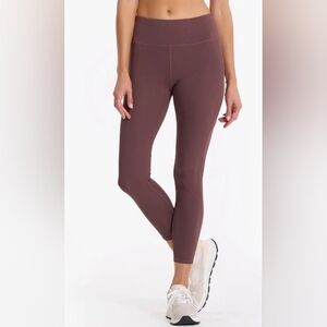 Vuori Women's Stride 7/8 Leggings in Chestnut